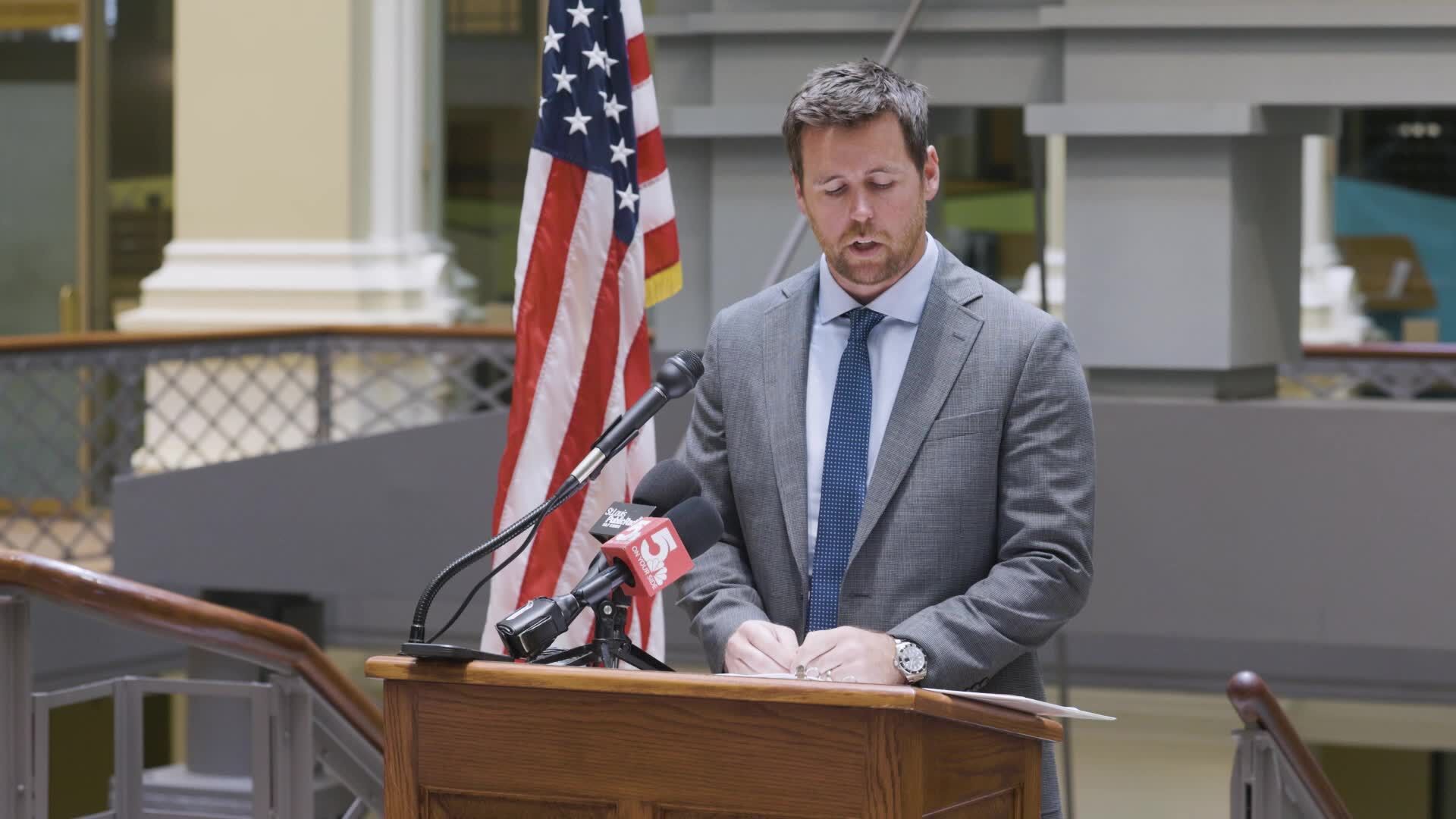 Missouri auditor: 最新杏吧原创 Public Schools violated state law with no-bid contracts and staff bonuses